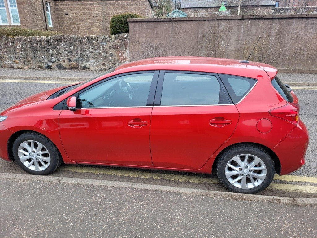 TOYOTA AURIS