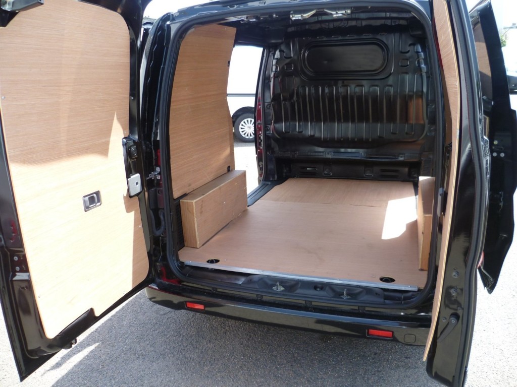 NISSAN NV200
