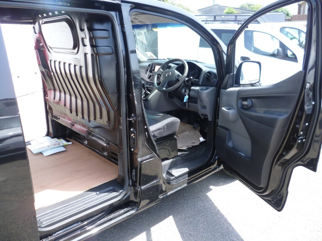 View NISSAN NV200 Tekna