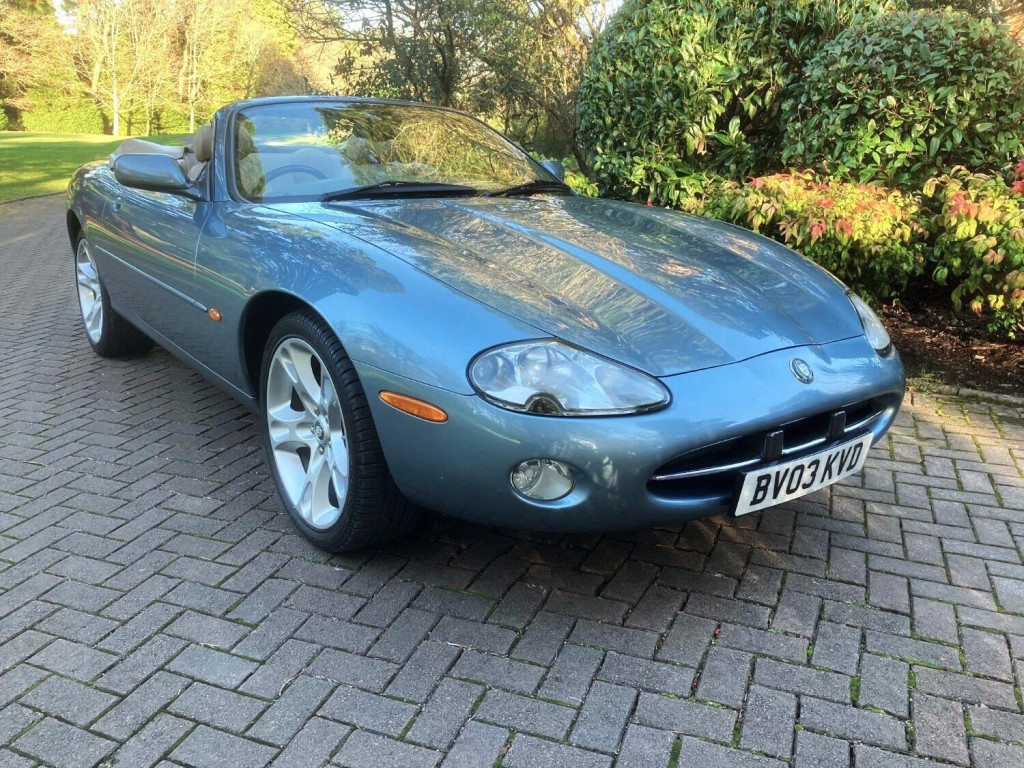 View JAGUAR XK8 4.2  