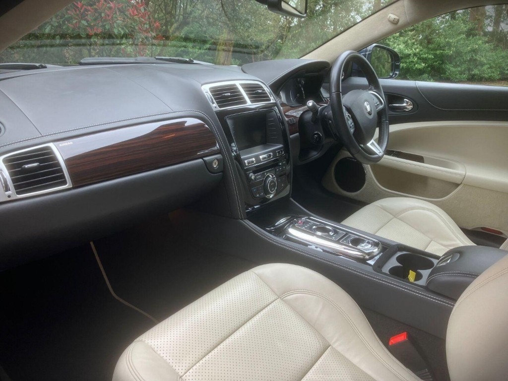 View JAGUAR XK 5.0 V8 Signature