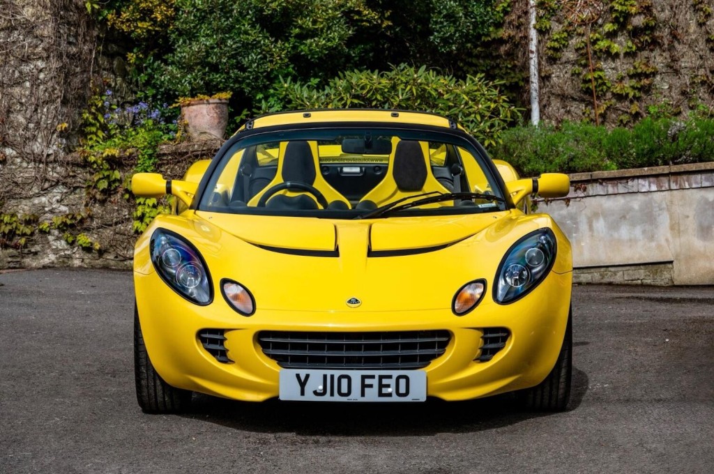 View LOTUS ELISE 1.8  Club Racer