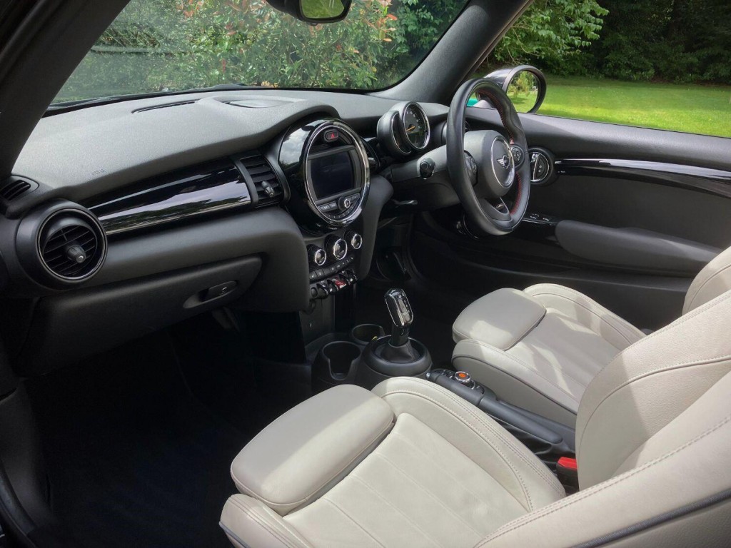View MINI CONVERTIBLE 1.5 Cooper Convertible