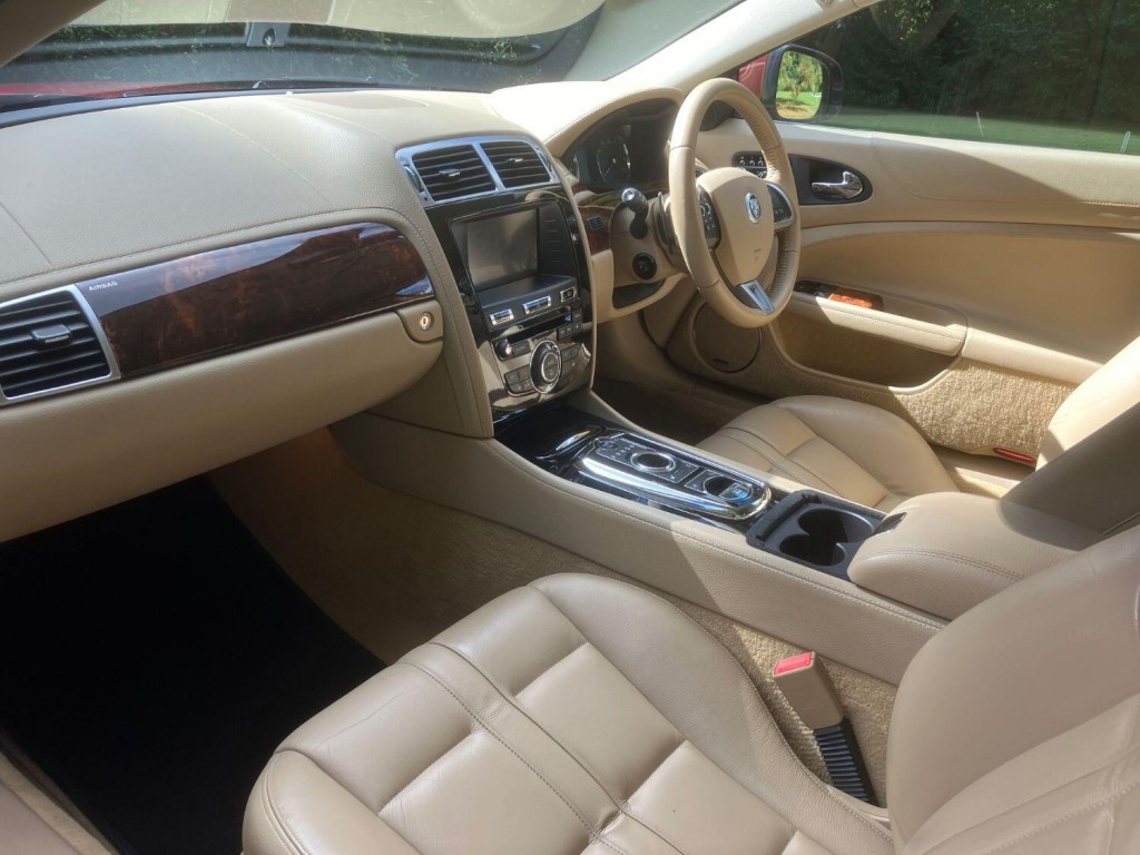 View JAGUAR XK 5.0 V8