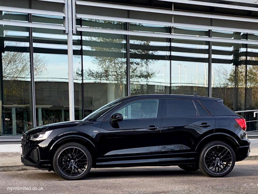 View AUDI Q2 1.5 TFSI CoD 35 Black Edition