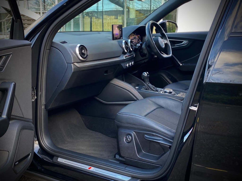 View AUDI Q2 1.5 TFSI CoD 35 Black Edition