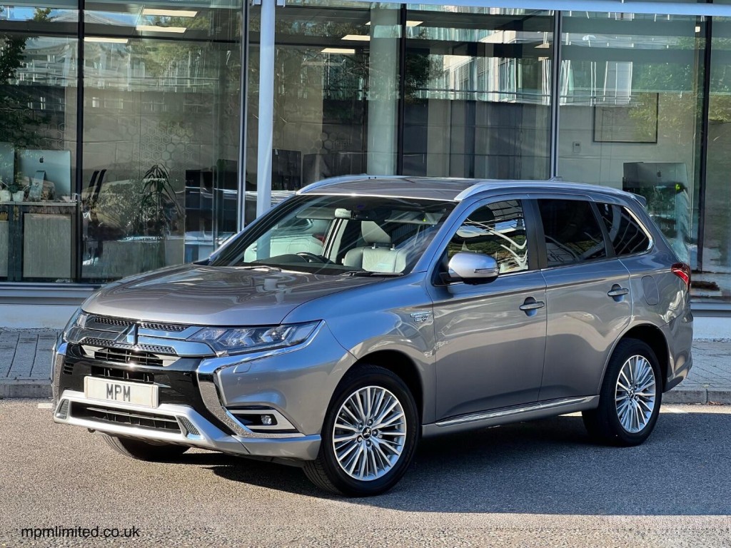 View MITSUBISHI OUTLANDER 2.4 h TwinMotor 13.8kWh 4h