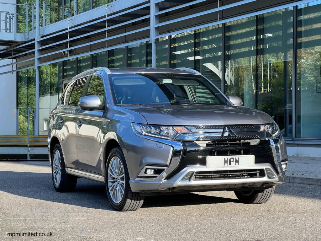 View MITSUBISHI OUTLANDER 2.4 h TwinMotor 13.8kWh 4h