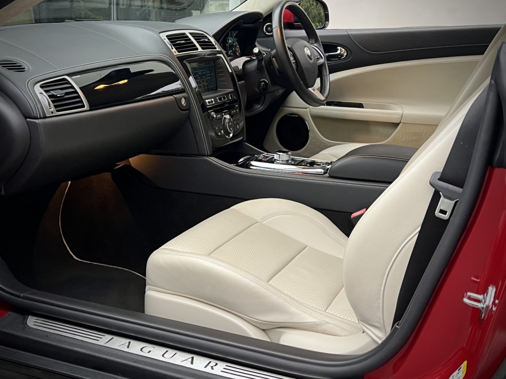 View JAGUAR XK 5.0 V8 Signature