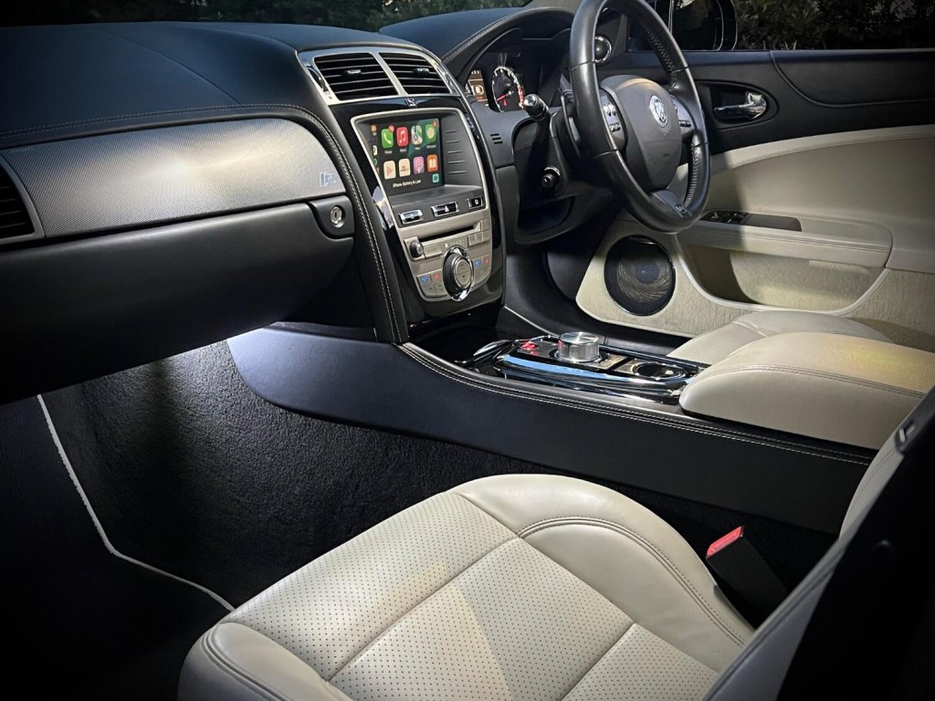 View JAGUAR XKR 5.0 V8