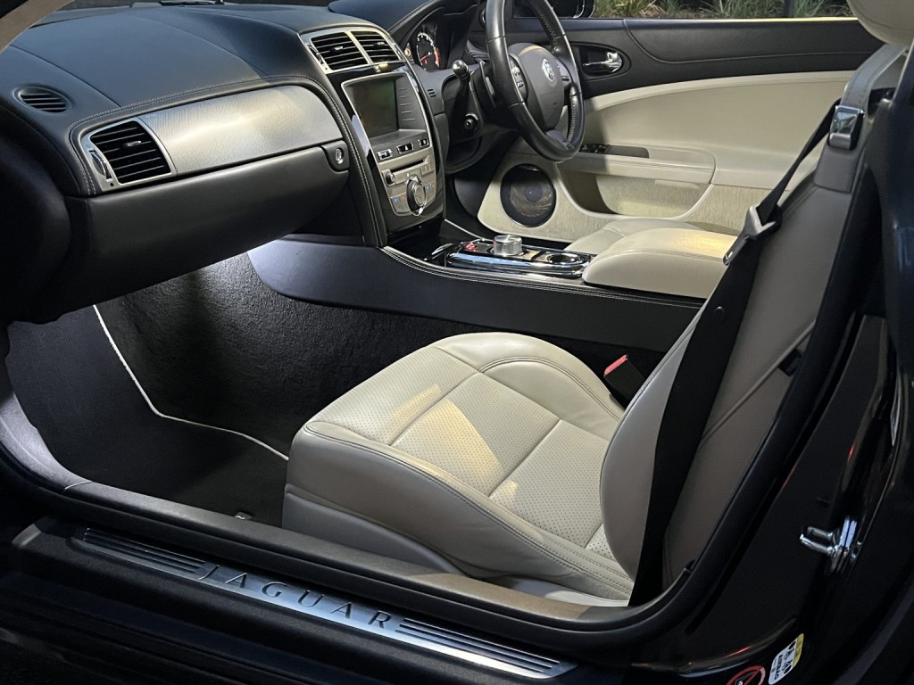 View JAGUAR XKR 5.0 V8