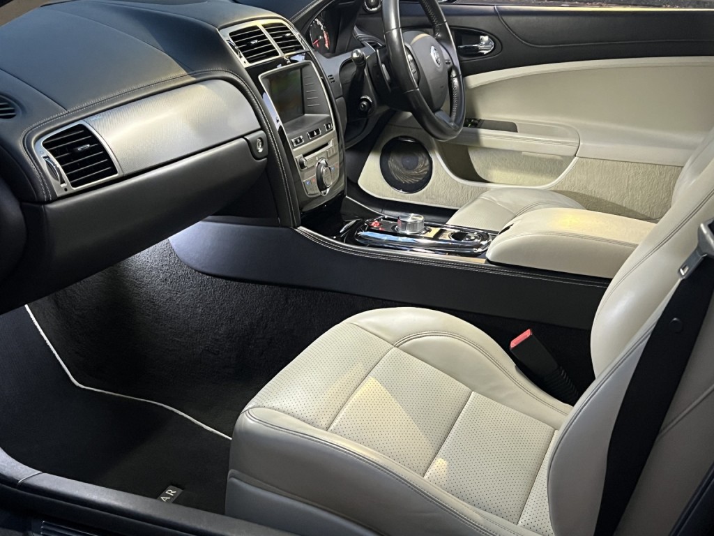 View JAGUAR XKR 5.0 V8