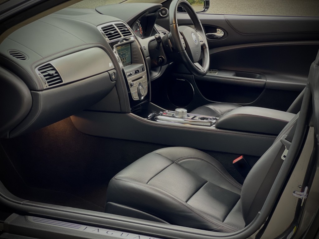 View JAGUAR XKR 5.0 V8