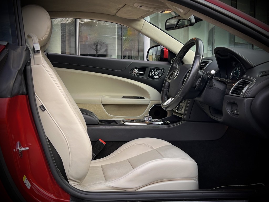 View JAGUAR XK 5.0 V8 Signature