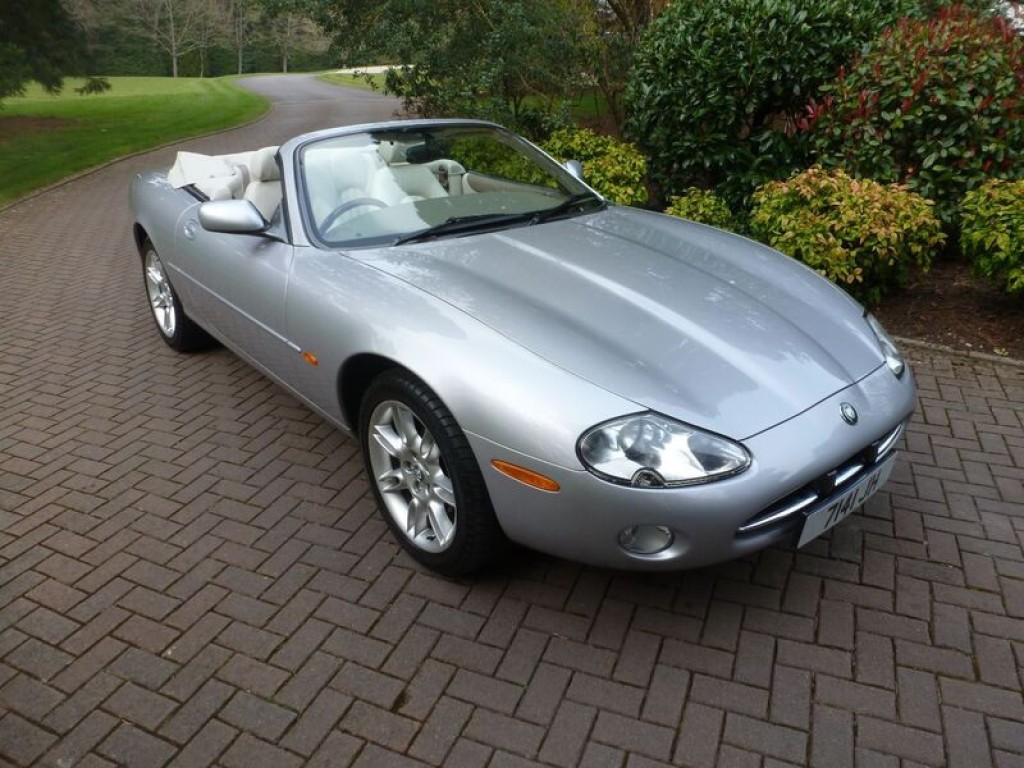 View JAGUAR XK8 4.0 V8 Convertible