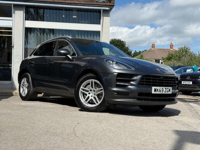 PORSCHE MACAN