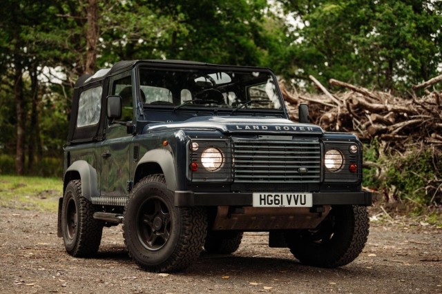 LAND ROVER DEFENDER 90