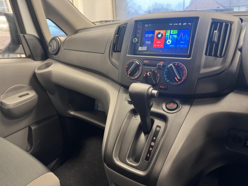 NISSAN NV200