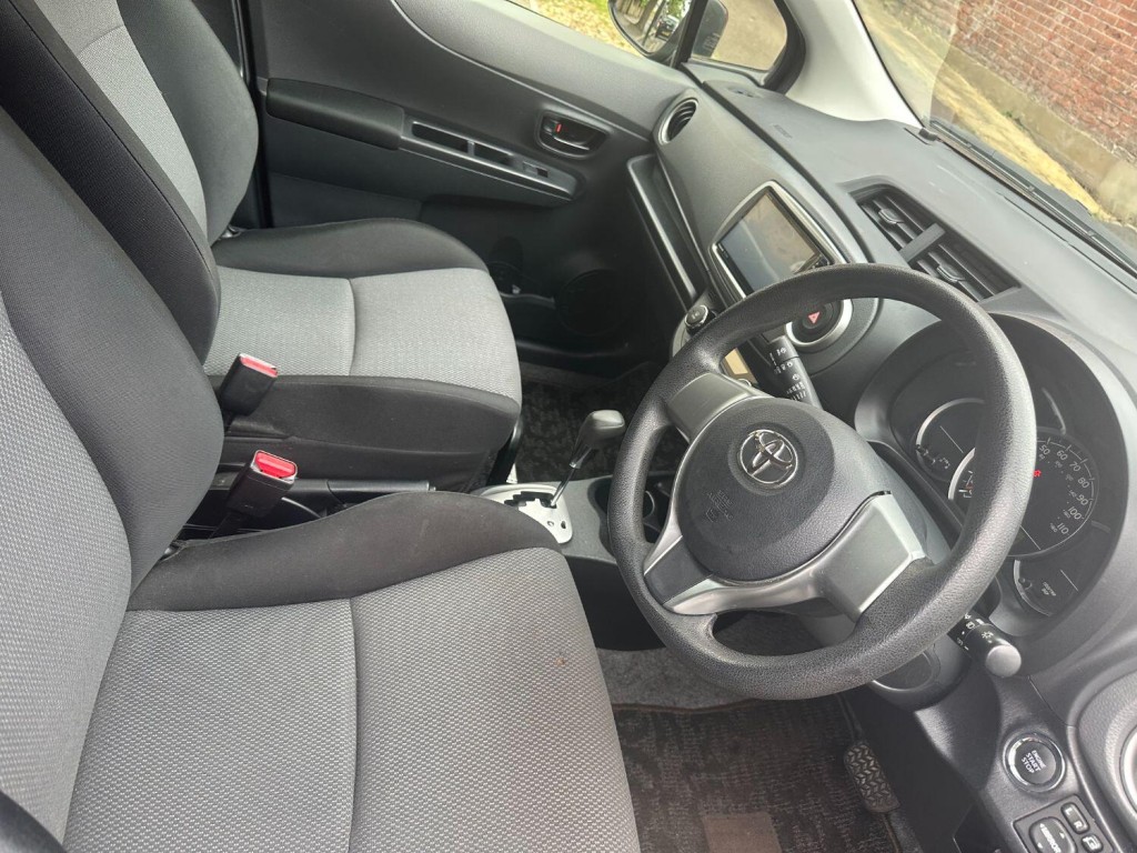 TOYOTA VITZ Yaris, 1.3 Petrol 5 Dr 2013