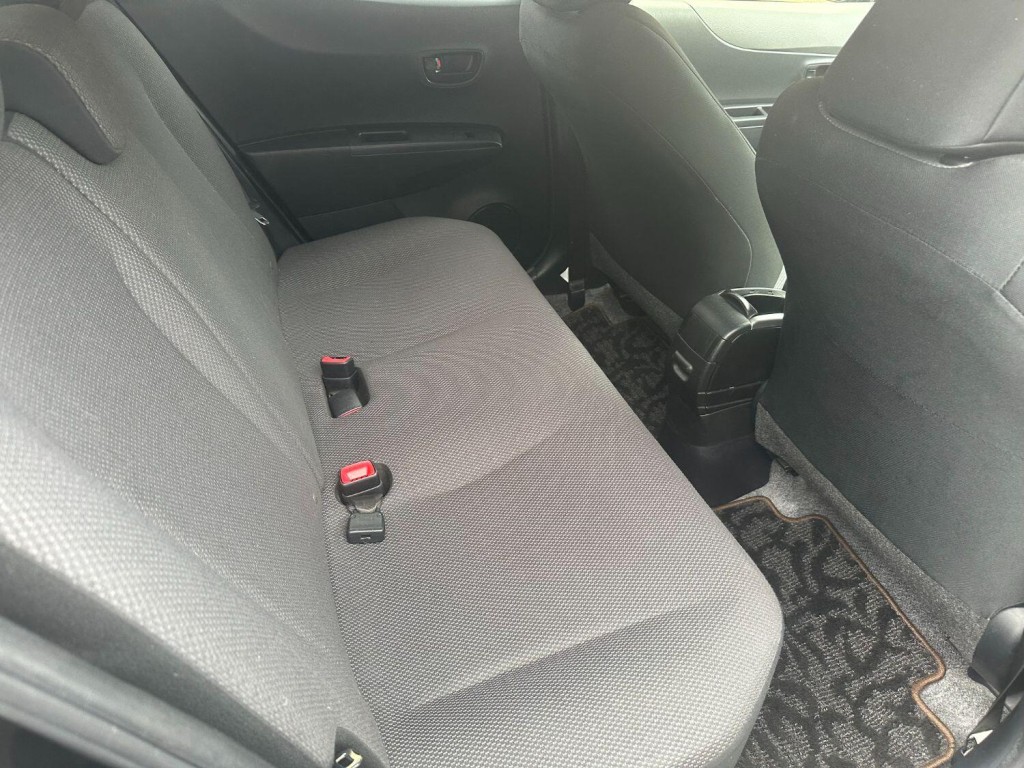TOYOTA VITZ Yaris, 1.3 Petrol 5 Dr 2013