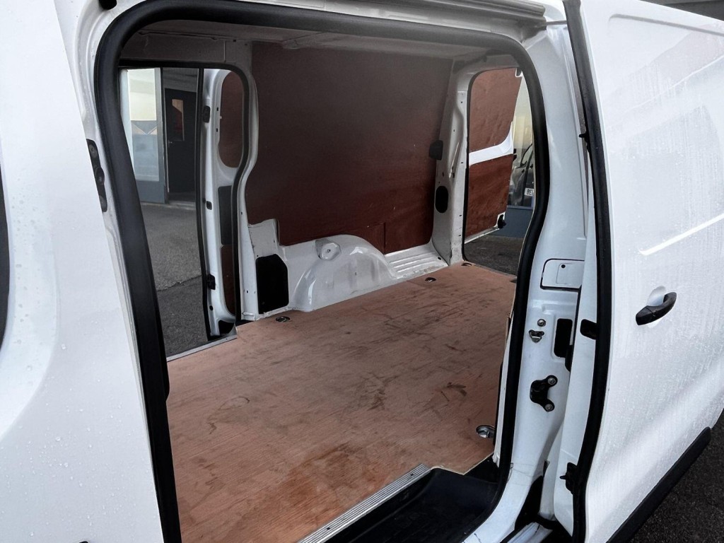 VAUXHALL VIVARO