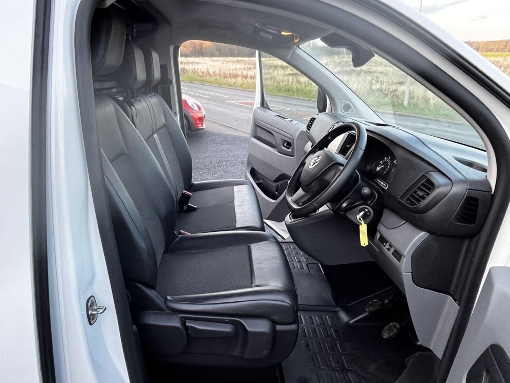 VAUXHALL VIVARO