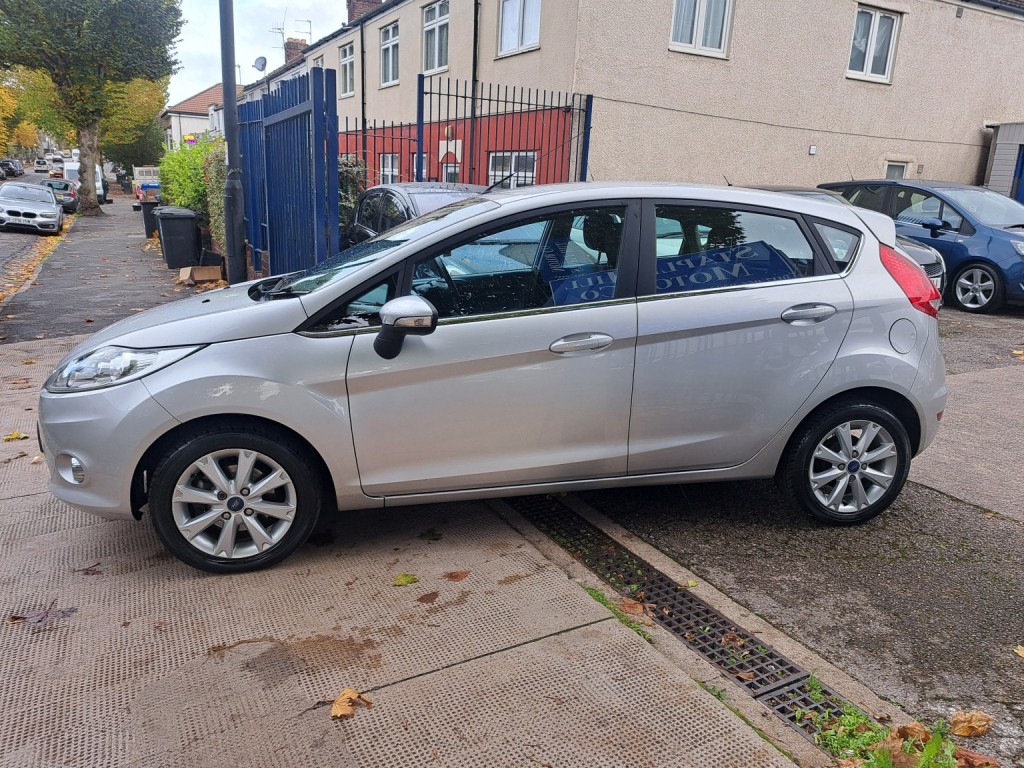 View FORD FIESTA 1.3 Zetec