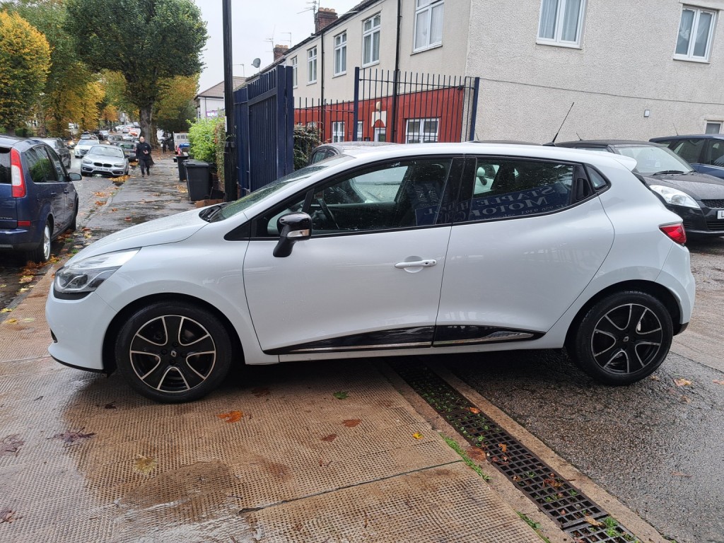 View RENAULT CLIO 0.9 TCe Dynamique MediaNav