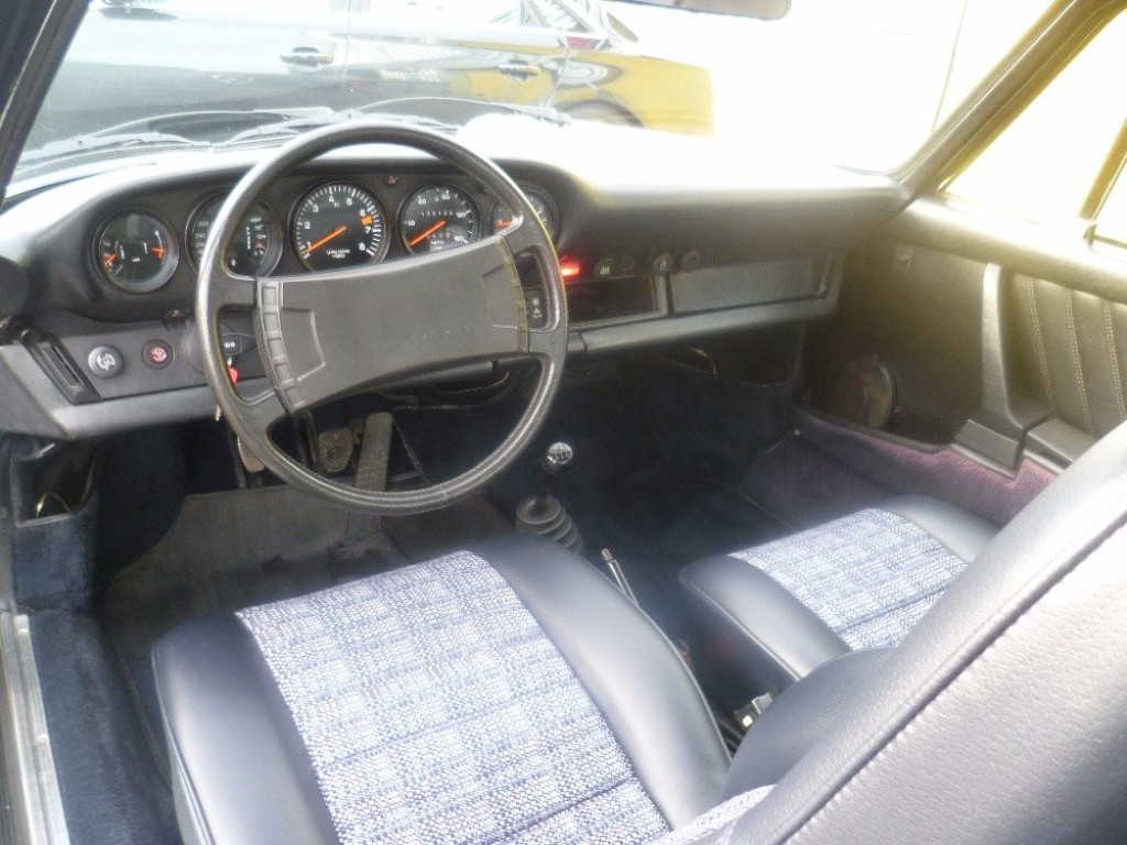 PORSCHE 911 CLASSIC