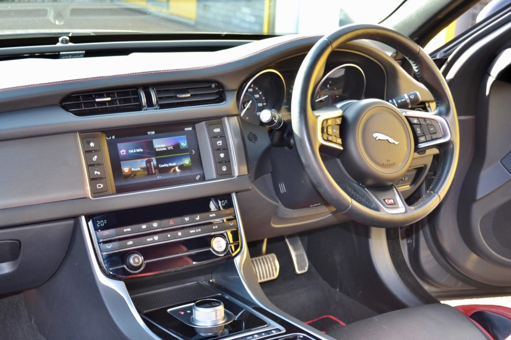 JAGUAR XF