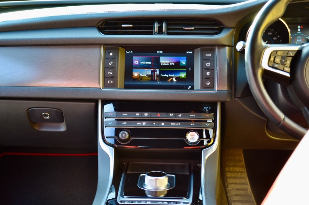 JAGUAR XF