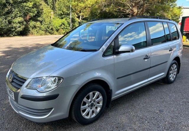 VOLKSWAGEN TOURAN