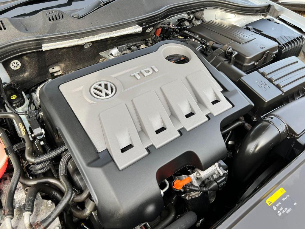 VOLKSWAGEN PASSAT 2.0 TDI BlueMotion * NOW SOLD * 2013