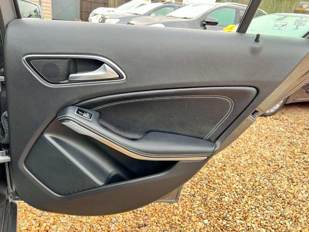 MERCEDES-BENZ A CLASS 1.5 A180 CDI Sport Edition  2015