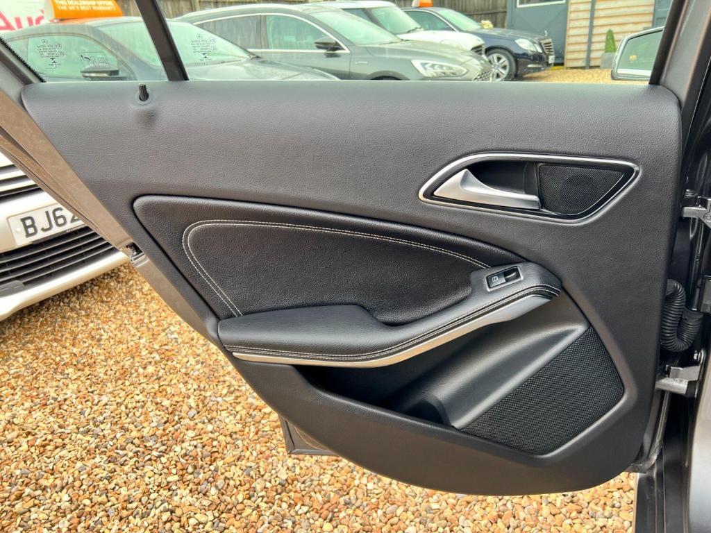 MERCEDES-BENZ A CLASS 1.5 A180 CDI Sport Edition  2015