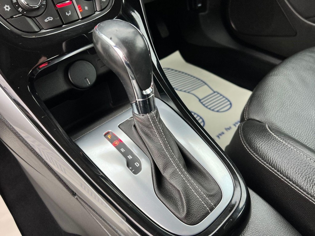 VAUXHALL ASTRA 1.6 i Elite  2015