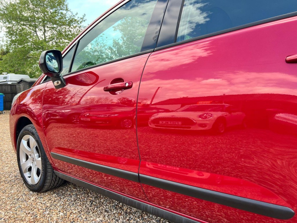 PEUGEOT 3008 2.0 HDi Active  2012