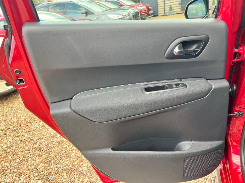 PEUGEOT 3008 2.0 HDi Active  2012