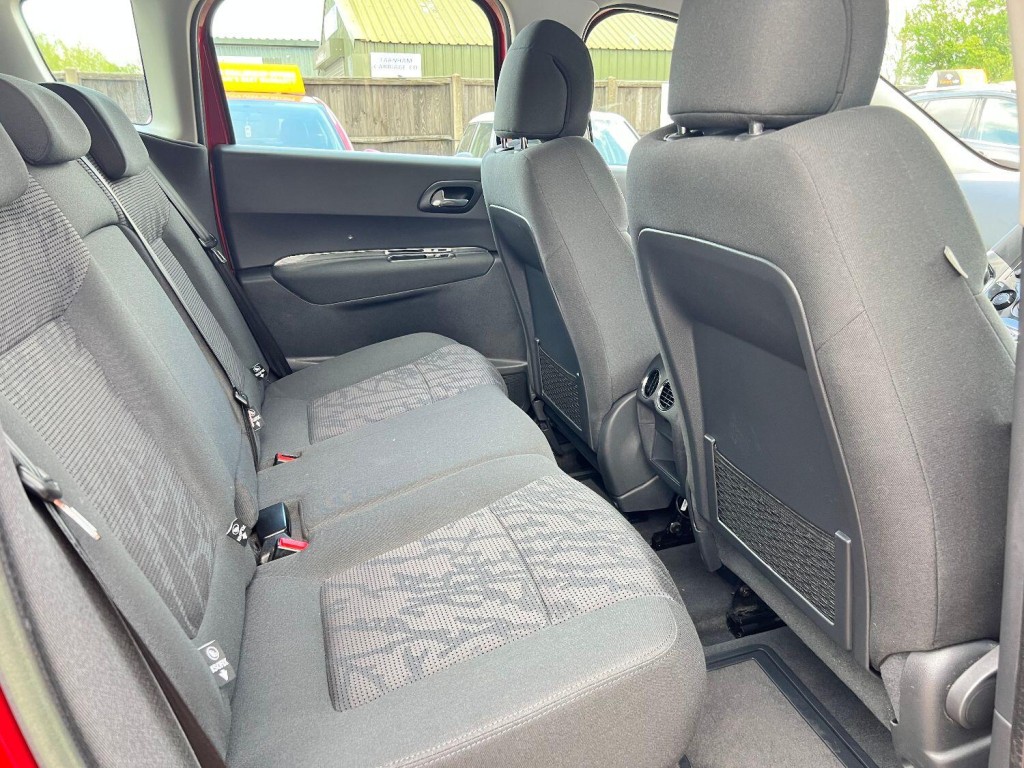 PEUGEOT 3008 2.0 HDi Active  2012