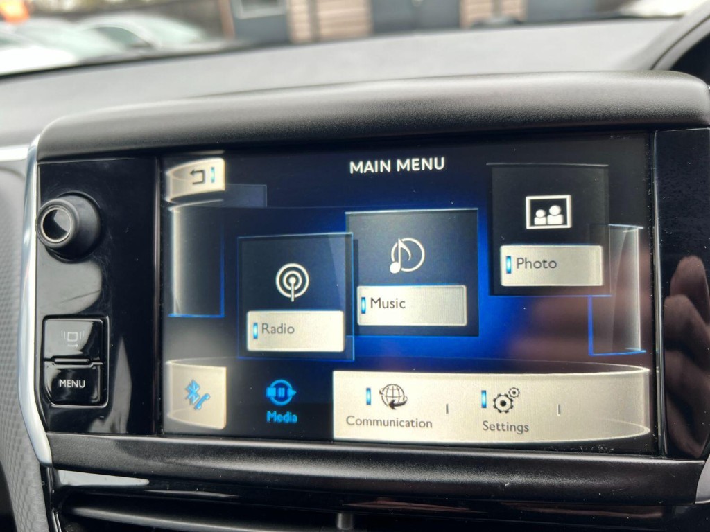 PEUGEOT 2008 1.6 e-HDi Allure 2014
