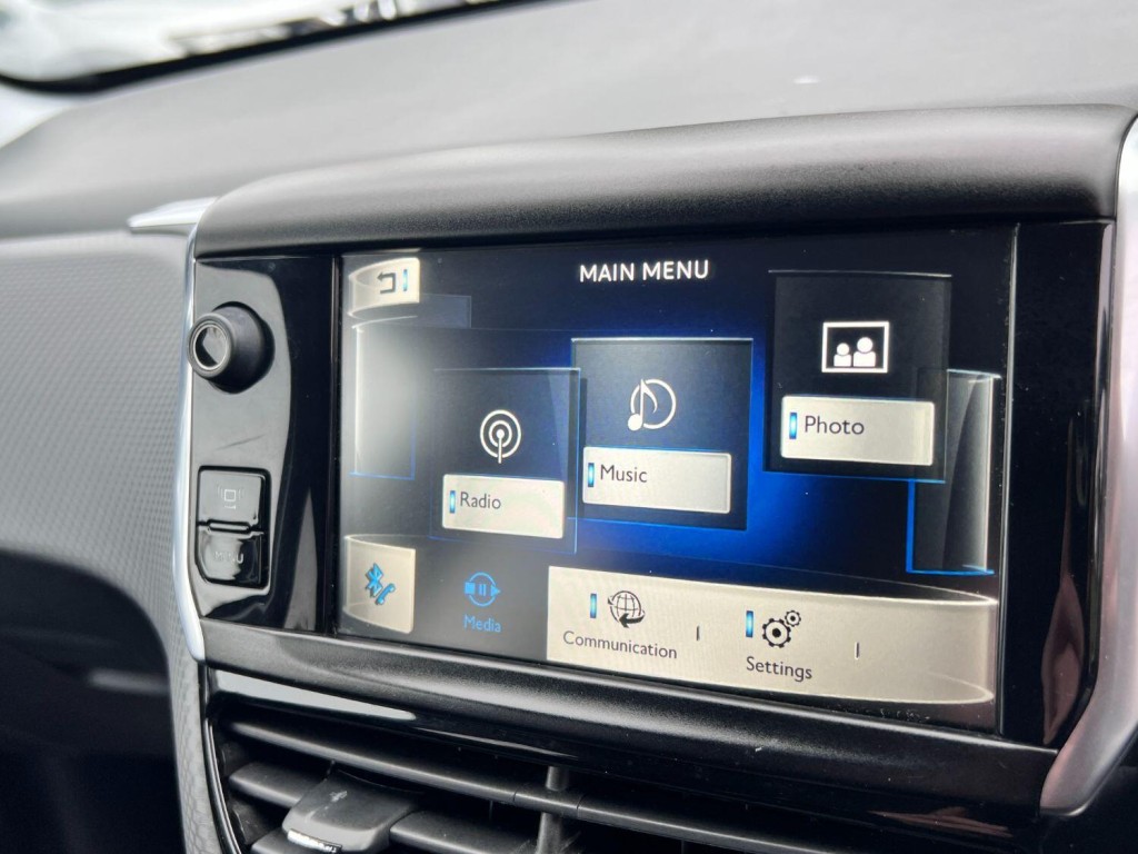 PEUGEOT 2008 1.6 e-HDi Allure 2014
