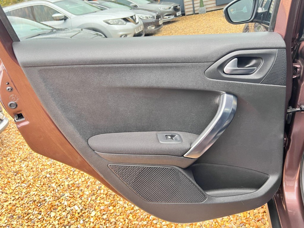 PEUGEOT 2008 1.6 e-HDi Allure 2014