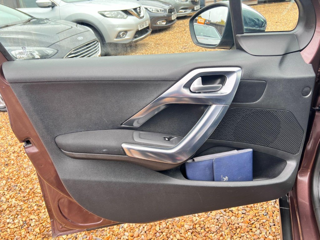 PEUGEOT 2008 1.6 e-HDi Allure 2014