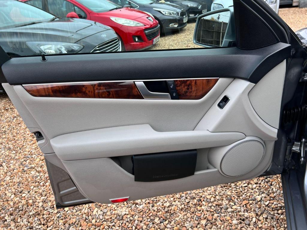 MERCEDES-BENZ C CLASS 1.8 C180 BlueEfficiency Elegance Edition 125 2011