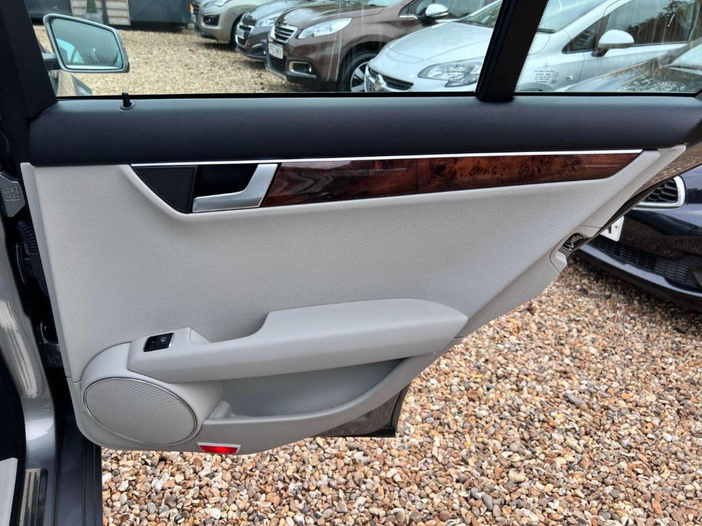 MERCEDES-BENZ C CLASS 1.8 C180 BlueEfficiency Elegance Edition 125 2011