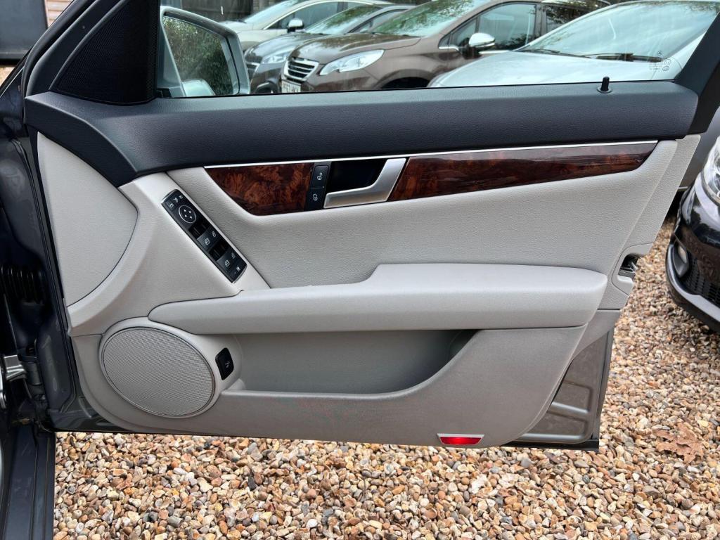 MERCEDES-BENZ C CLASS 1.8 C180 BlueEfficiency Elegance Edition 125 2011