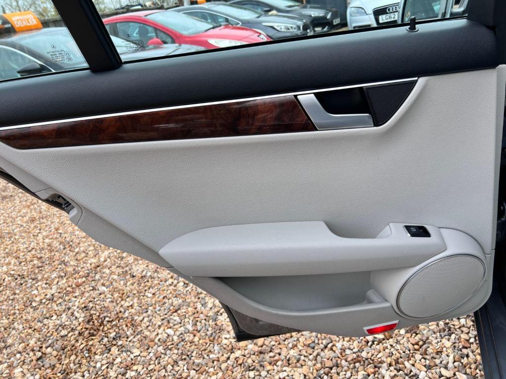 MERCEDES-BENZ C CLASS 1.8 C180 BlueEfficiency Elegance Edition 125 2011