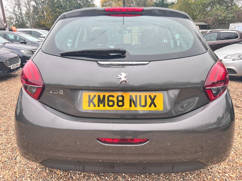 PEUGEOT 208 1.2 PureTech Signature 2018