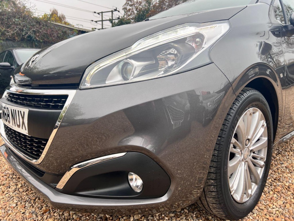 PEUGEOT 208 1.2 PureTech Signature 2018