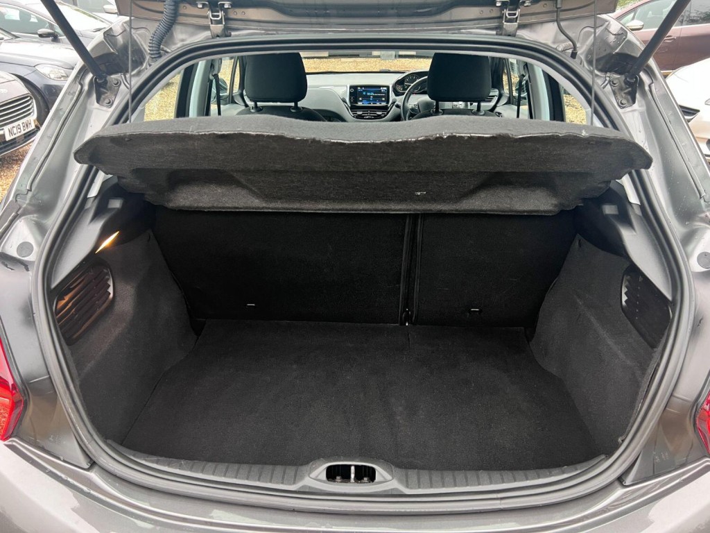 PEUGEOT 208 1.2 PureTech Signature 2018
